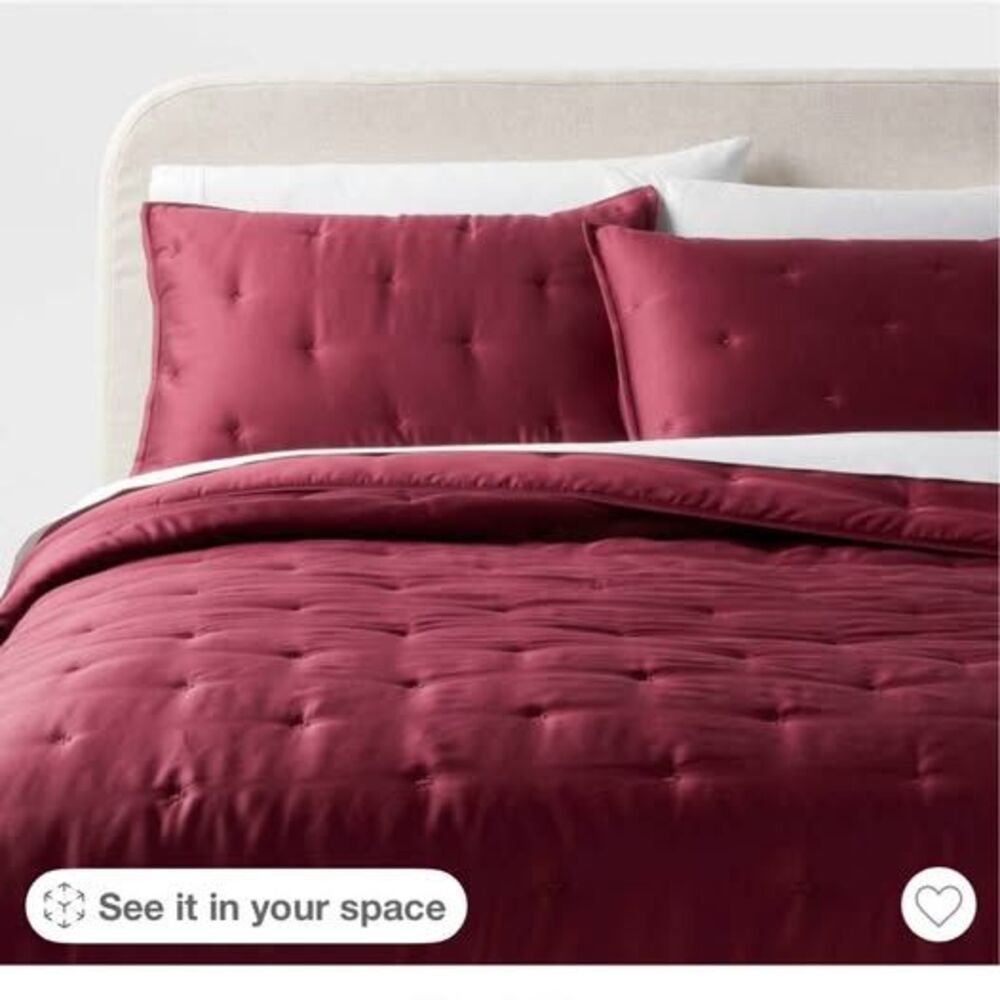 Threshold wine red Queen/Full Comforter NEW